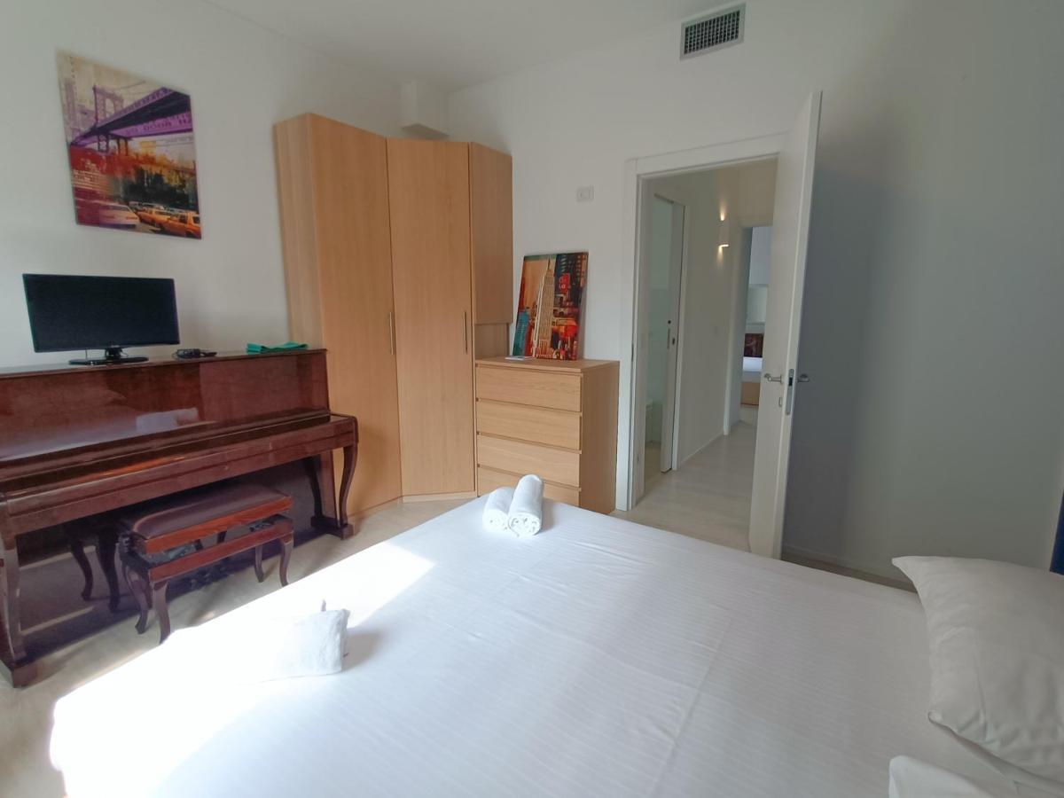 Ferienwohnung Joivy Elegant Flat For 6 With 2 Balconies Mailand Exterior foto